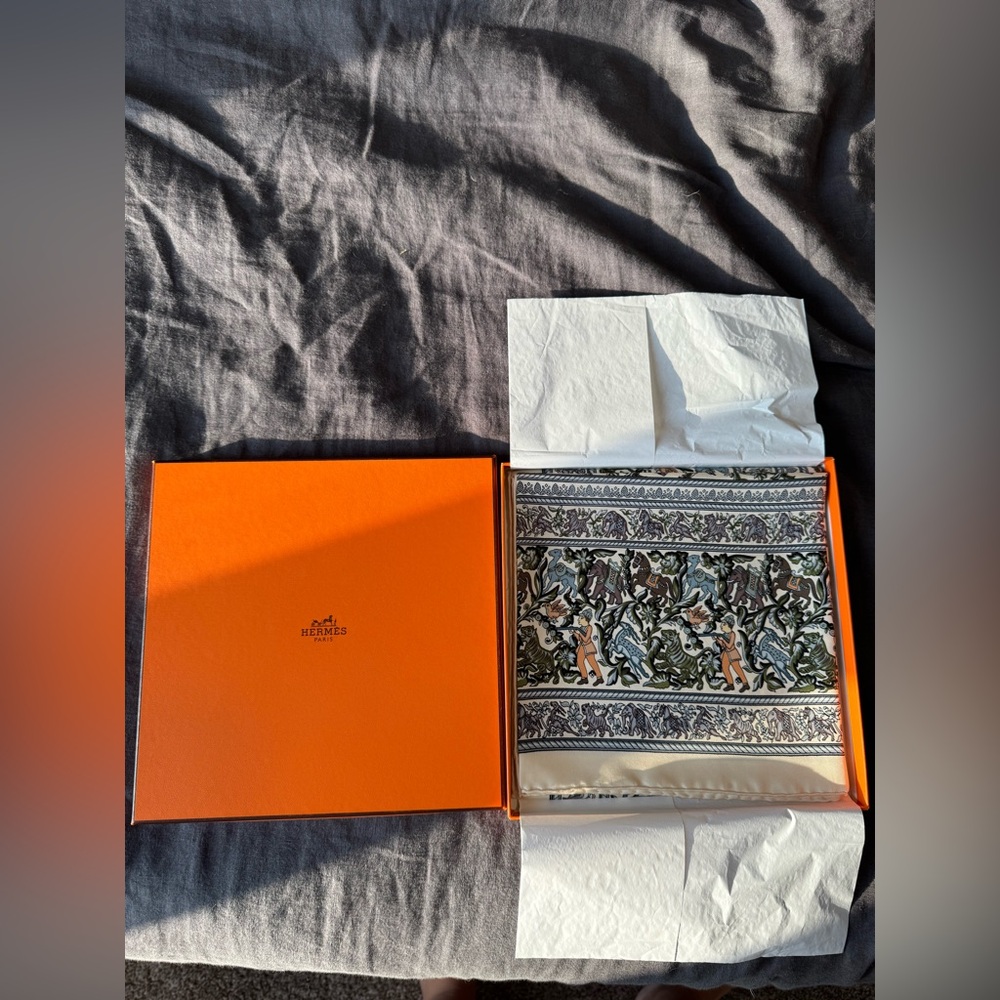 Hermes Chasse En Inde Vintage 90cm Beige Blue Silk Scarf